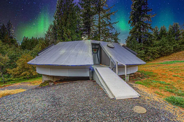 Spaceship Destination Airbnb